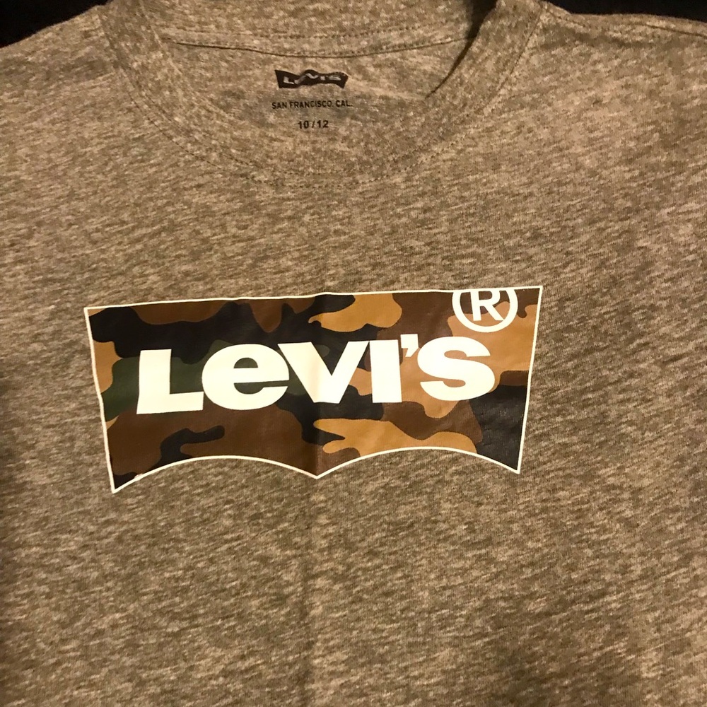 gently worn light weight pre-teen boys t-shirt